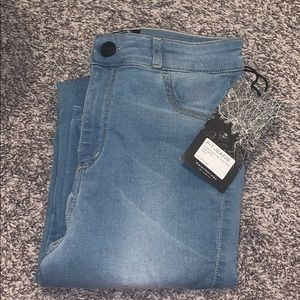 Light Wash Fit Jeans